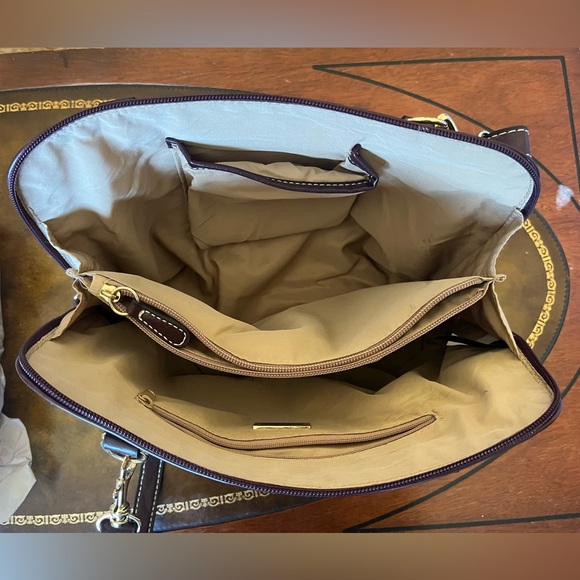 Elegant Leather Bag - Picture 3 of 4